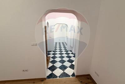 Apartament 4 camere, pe 2 niveluri si curte comuna în Centru - 27