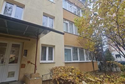 Vand apartament decomandat Astra , de renovat