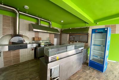 Spatiu comercial, 446 mp, teren 1307 mp, zona Romanești, posibilitate Rate - 1