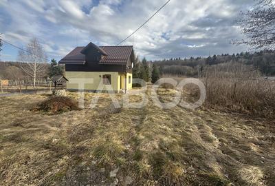 Casă individuală cu 4 camere în Sâmbăta de Sus