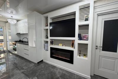 Apartament cu 3 camere semidecomandat, mobilat în Florești