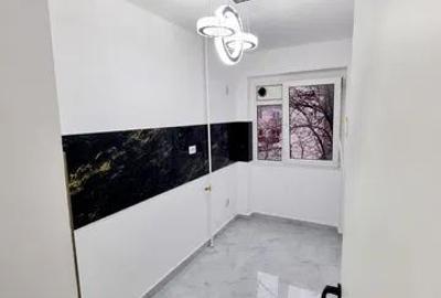 Apartament cu 2 camere semidecomandat în P-ța Reșița