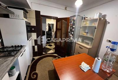 Apartament cu 3 camere decomandat, mobilat în Nicolina