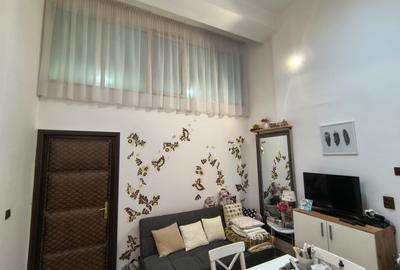 Spatiu comercial, ultracentral, Republicii, Oradea. 600 E/lună. Com 0 - 7