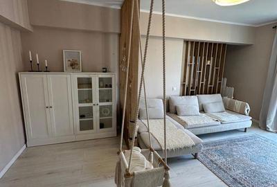 Apartament cu 2 camere semidecomandat, mobilat în P-ța Romană