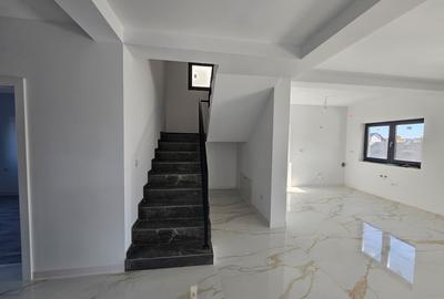 Duplex nou, P+E, 1 apartament la cheie, 1 la alb, Moșnița Veche, comision 0% - 22