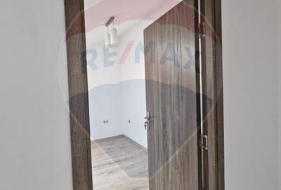 Apartament cu 4 camere de vânzare in zona centrala - 17