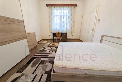 Apartament cu potential in Centru, decomandat - 1