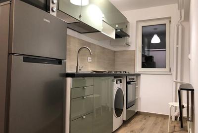 Apartament cu 2 camere semidecomandat, mobilat în Băneasa