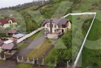 Casă individuală cu 4 camere în Central