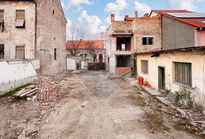 Casă cu teren de 500 mp, situată pe strada Transilvaniei - 10