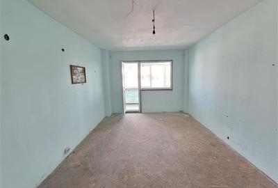 Apartament cu 3 camere decomandat în Mioriței