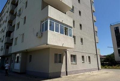 Apartament cu 3 camere decomandat în Metalurgiei