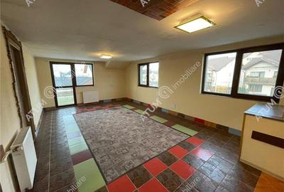 Casa 6 camere decomandate curte 130 mp in Selimbar - 1