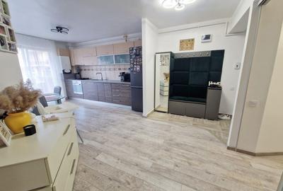 Apartament cu 3 camere semidecomandat, mobilat în Florești
