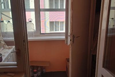 De vânzare apartament cu 2 camere,etaj.3 - 6