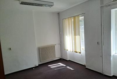 Calea Victoriei - Centrul Vechi-CEC, P+1, singur curte, curte generoasa(1400 mp) - 5