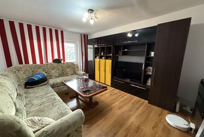 Apartament cu 4 camere decomandat, mobilat în Soarelui