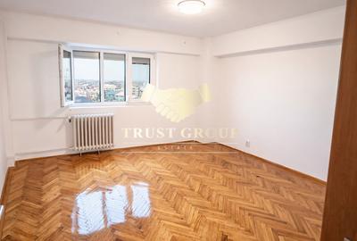 Apartament cu 4 camere decomandat în Titulescu