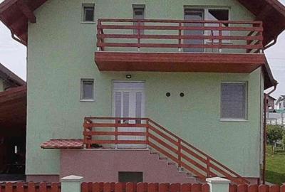 Casă individuală cu 4 camere în Livezeni