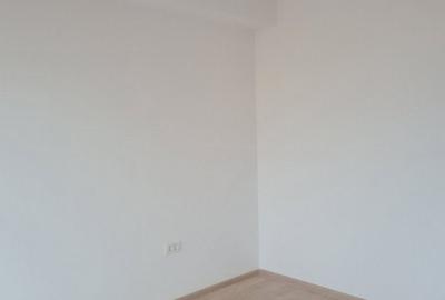 Apartament 2 camere, zona Tractorul