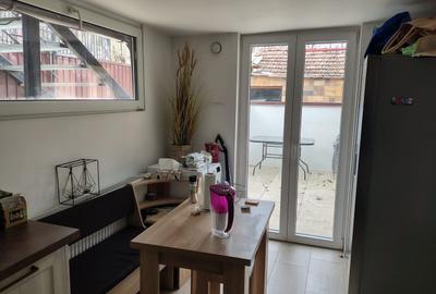 Casă compusa din 3 apartamente, P+E,  zona central - 10