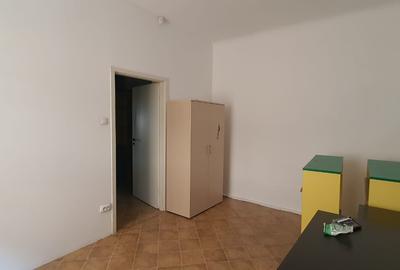 Inchiriez spatiu comercial situat ultracentral in Piata Mare, - 5