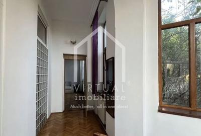 Casa formata din 2 apartamente, 2 garaje,  3 bai - zona Trei Stejari - 15