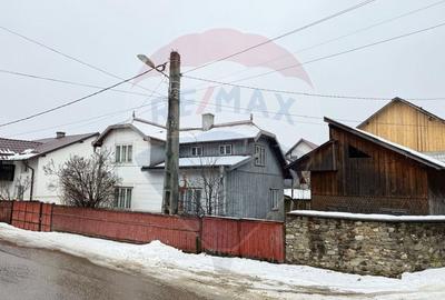 Casă cu 4 camere în Central