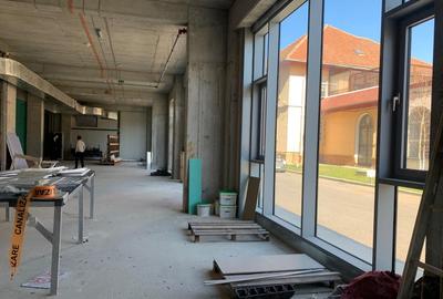 Spatiu Comercial cu Vitrina mare 46 mp I locatie premium I - 1