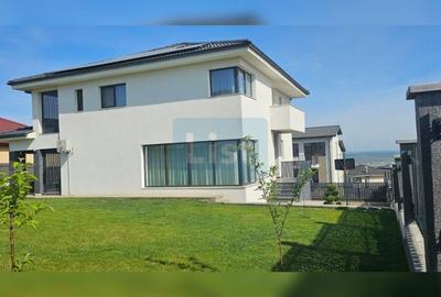 Casa ultrafinisata, garaj, panouri fotovoltaice - 2