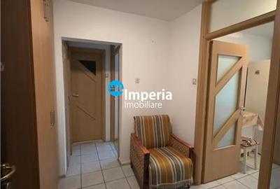 Apartament cu 2 camere decomandat în Podul de Fier