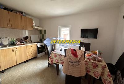 Casa cu 3 camere  in Cetate la asfalt cu 1176 mp Teren - 1