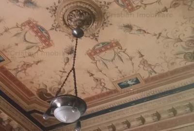 Casă cu 8 camere în Apollo