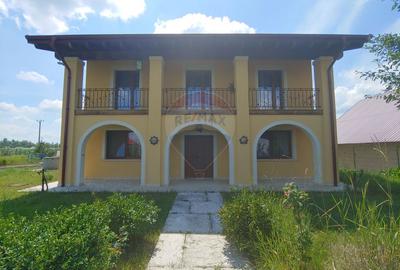 Casă individuală cu 5 camere în Vadu Moldovei