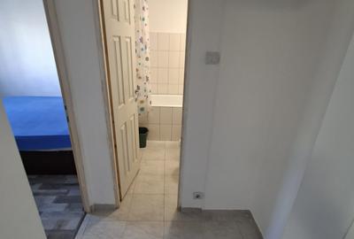 Apartament 2 camere, etajul 2/4, zona Baza 3 - 5