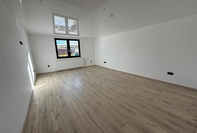 Casa cu 4 camere si 3 bai pretabila birouri in Sura  Mare - 7