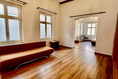 Casa + Spatiu Comercial  * Central * Brasov * - 1
