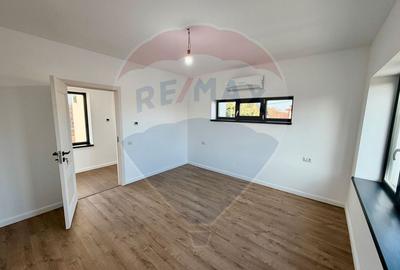 Casă / Vilă cu 4 camere de vânzare în zona Dedeman - 21
