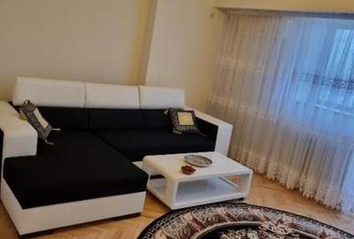 Apartament cu 3 camere decomandat, mobilat în P-ța Unirii