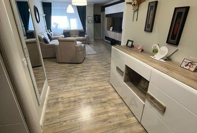 Apartament cu 3 camere decomandat, mobilat în Turnișor