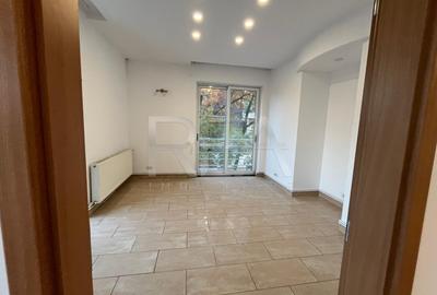 Apartament 4 camere  Resedinta - 24