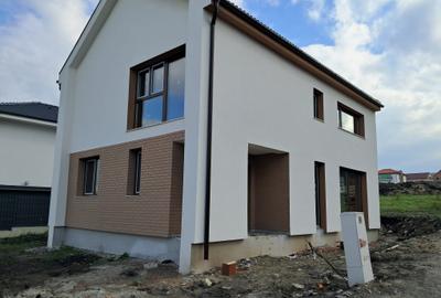 Casă individuală cu 5 camere în Chinteni