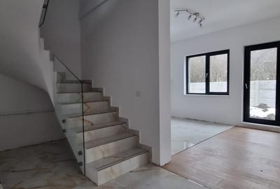 Reședință Modernă cu Finisaje Distinse - 21