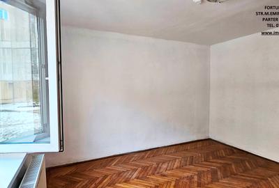 Apartament 3 camere decomandate, etaj 1,cu loc de parcare si boxa, Cl.Romanului - 8