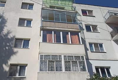 De închiriat apartament cu 3 camere în Sfântu Gheorghe