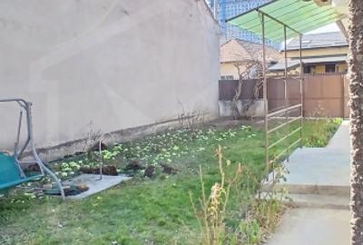 Casa in zona semicentrala, singur in curte, acces auto, spatiu mare de parcare - 8