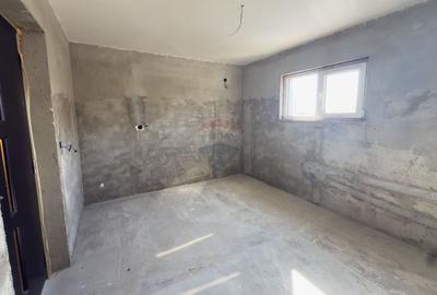 Casă / Vilă cu 8 camere de vânzare în zonă centrală - Urlati - 14