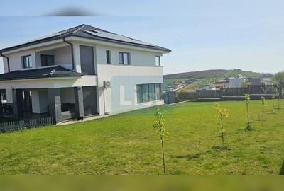 Casa ultrafinisata, garaj, panouri fotovoltaice - 3