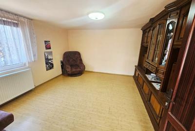 Casă spațioasă cu 9 camere în Strejnicu – pentru locuință, birouri - 17